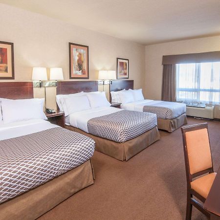 Ramada By Wyndham Drumheller Hotel & Suites Exterior foto